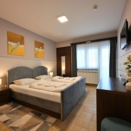 Hotel Lane Сьєниця Екстер'єр фото