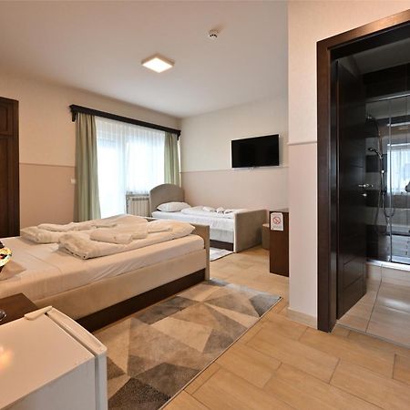 Hotel Lane Сьєниця Екстер'єр фото