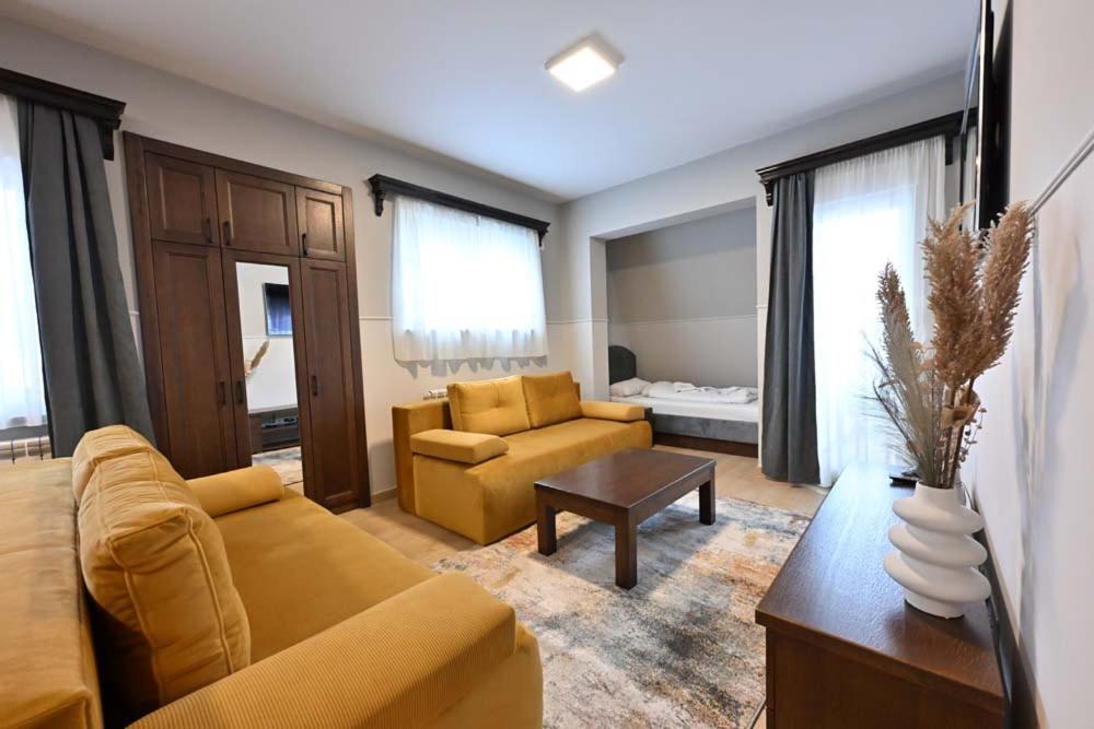 Hotel Lane Сьєниця Екстер'єр фото