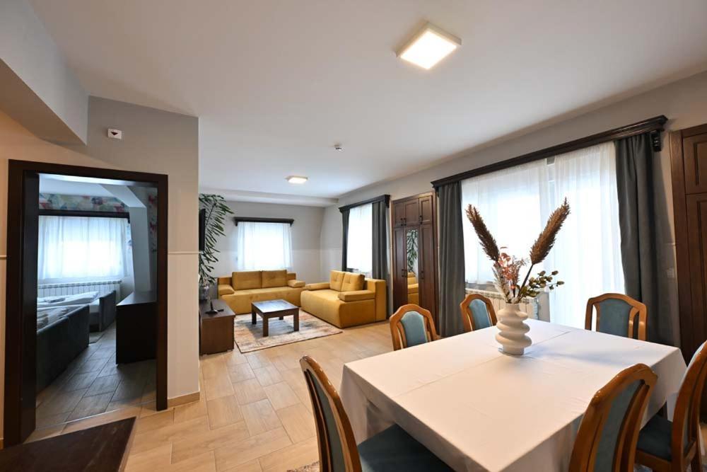 Hotel Lane Сьєниця Екстер'єр фото