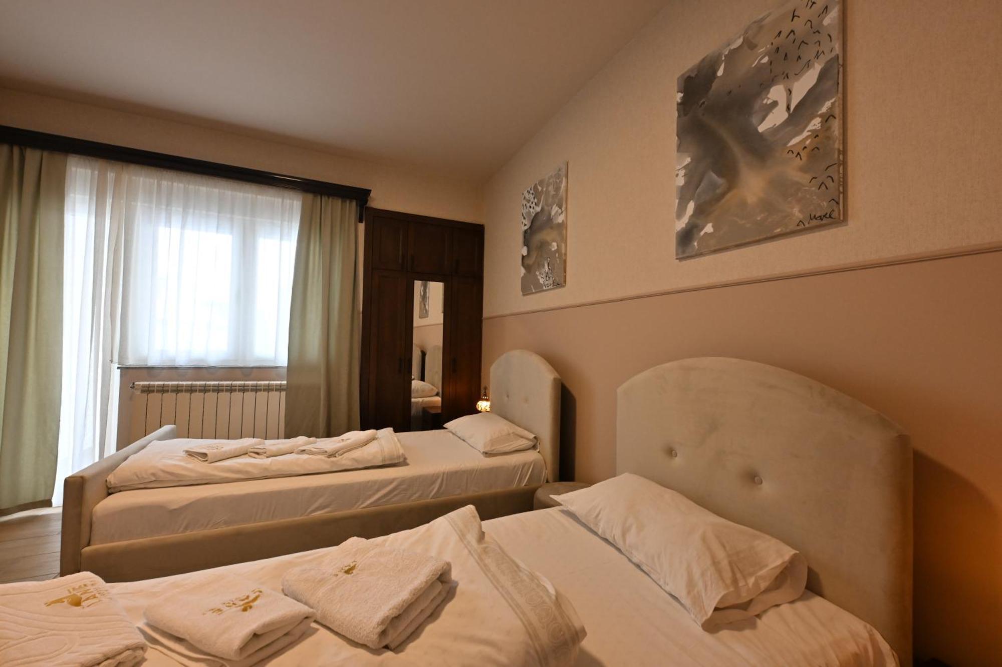 Hotel Lane Сьєниця Екстер'єр фото