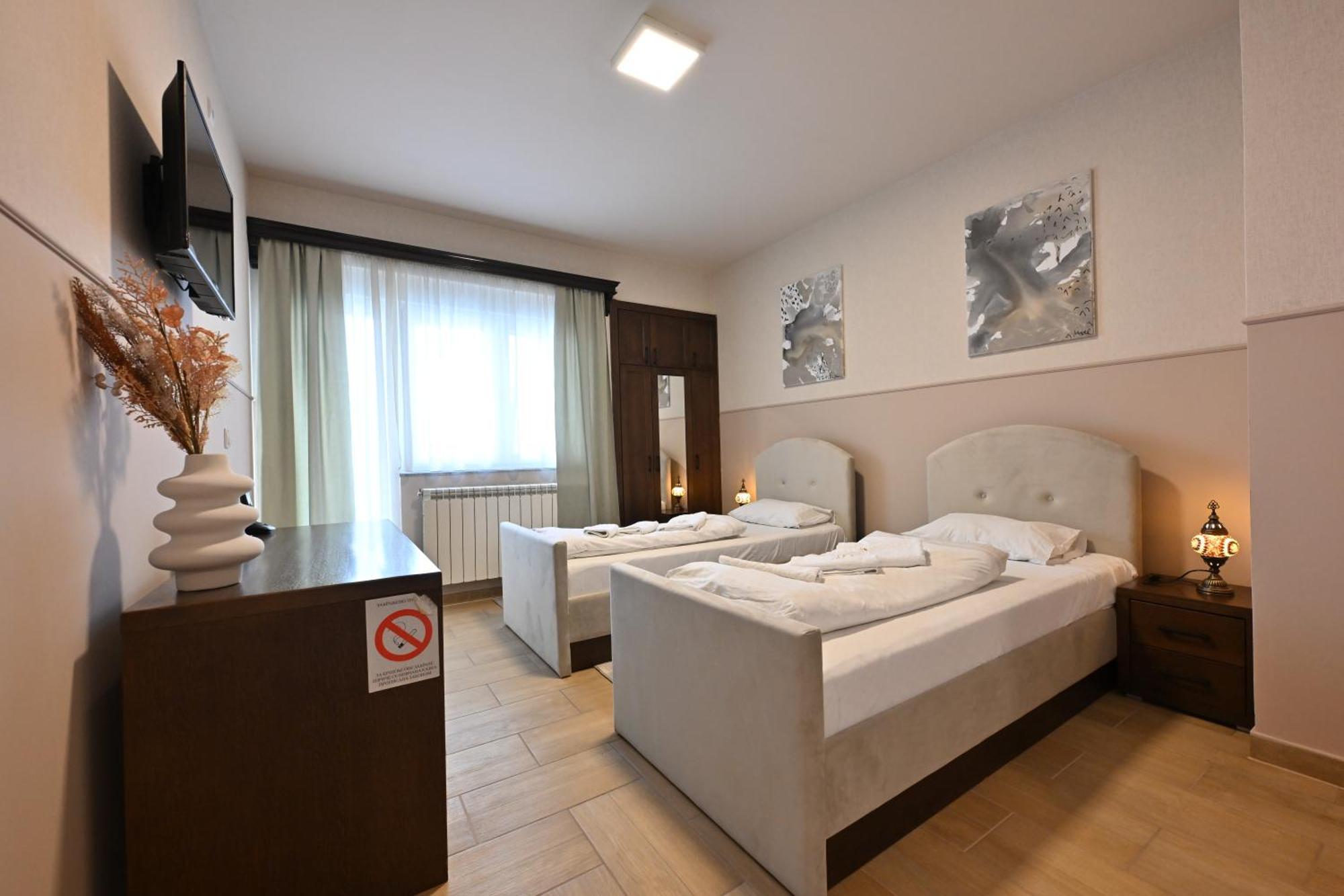 Hotel Lane Сьєниця Екстер'єр фото