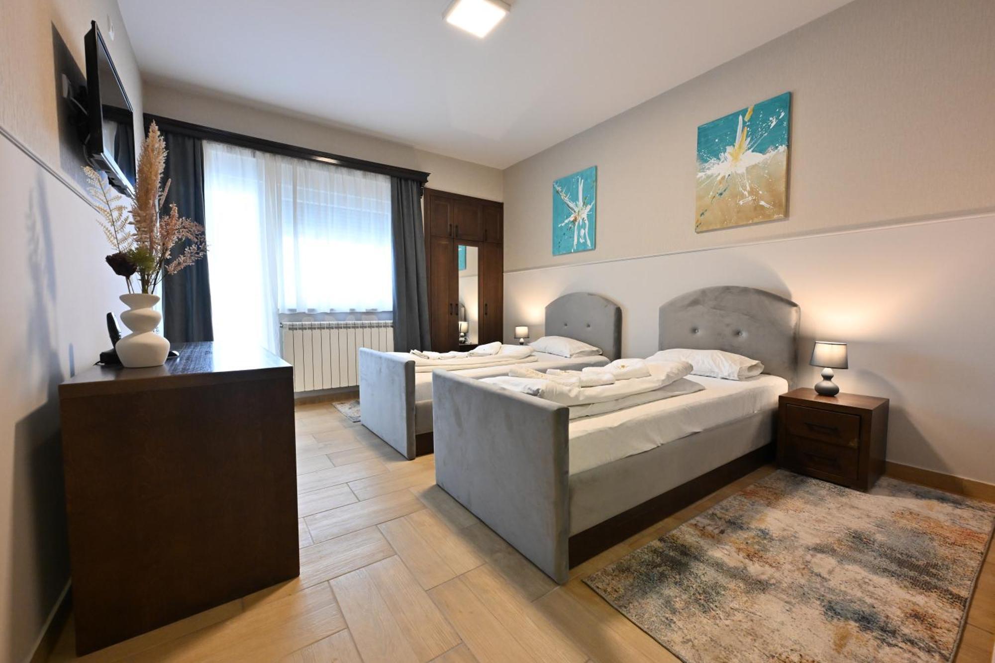 Hotel Lane Сьєниця Екстер'єр фото