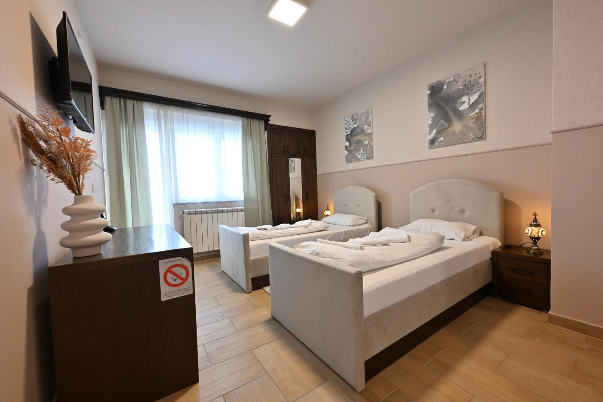 Hotel Lane Сьєниця Екстер'єр фото