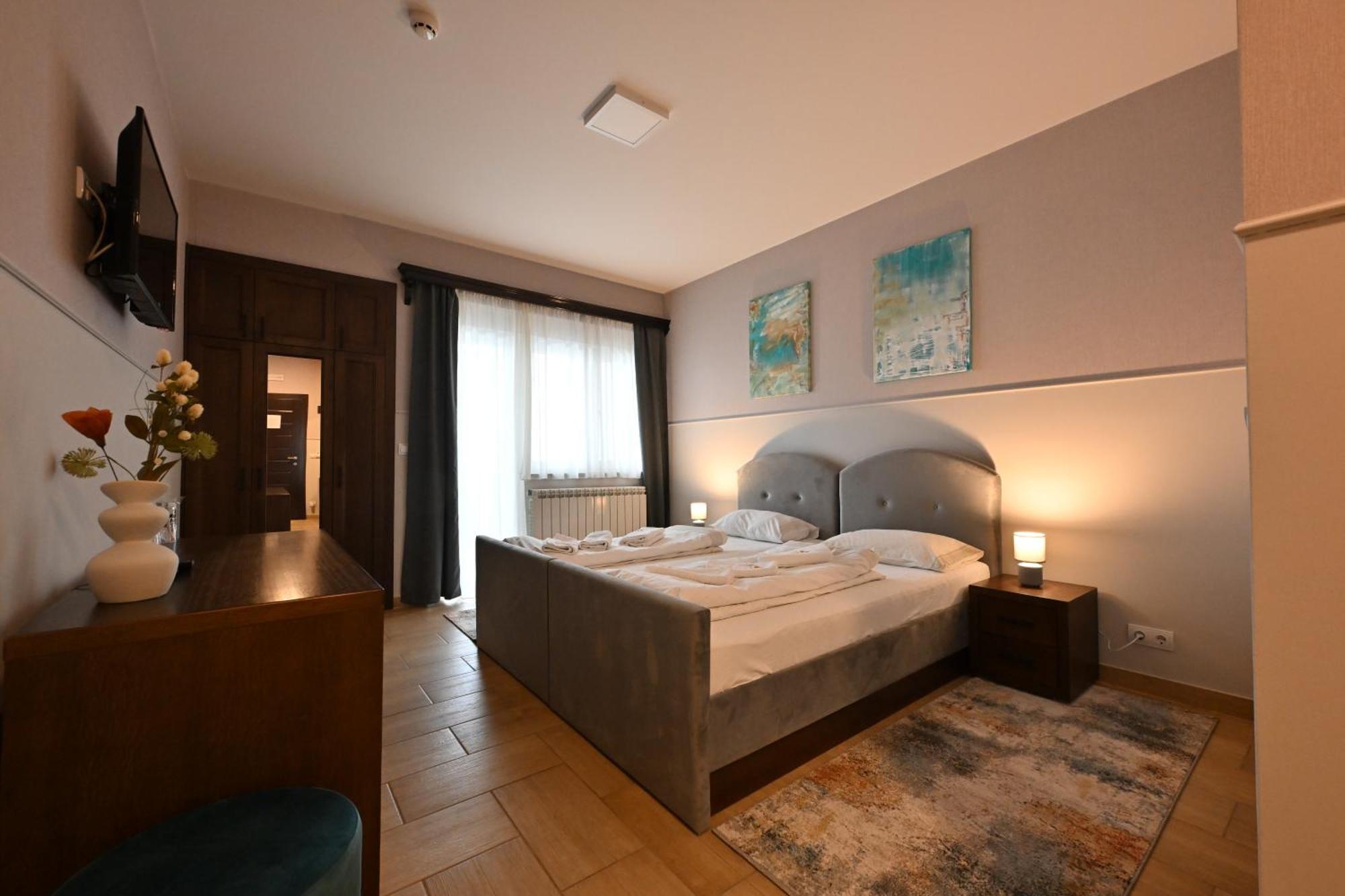 Hotel Lane Сьєниця Екстер'єр фото