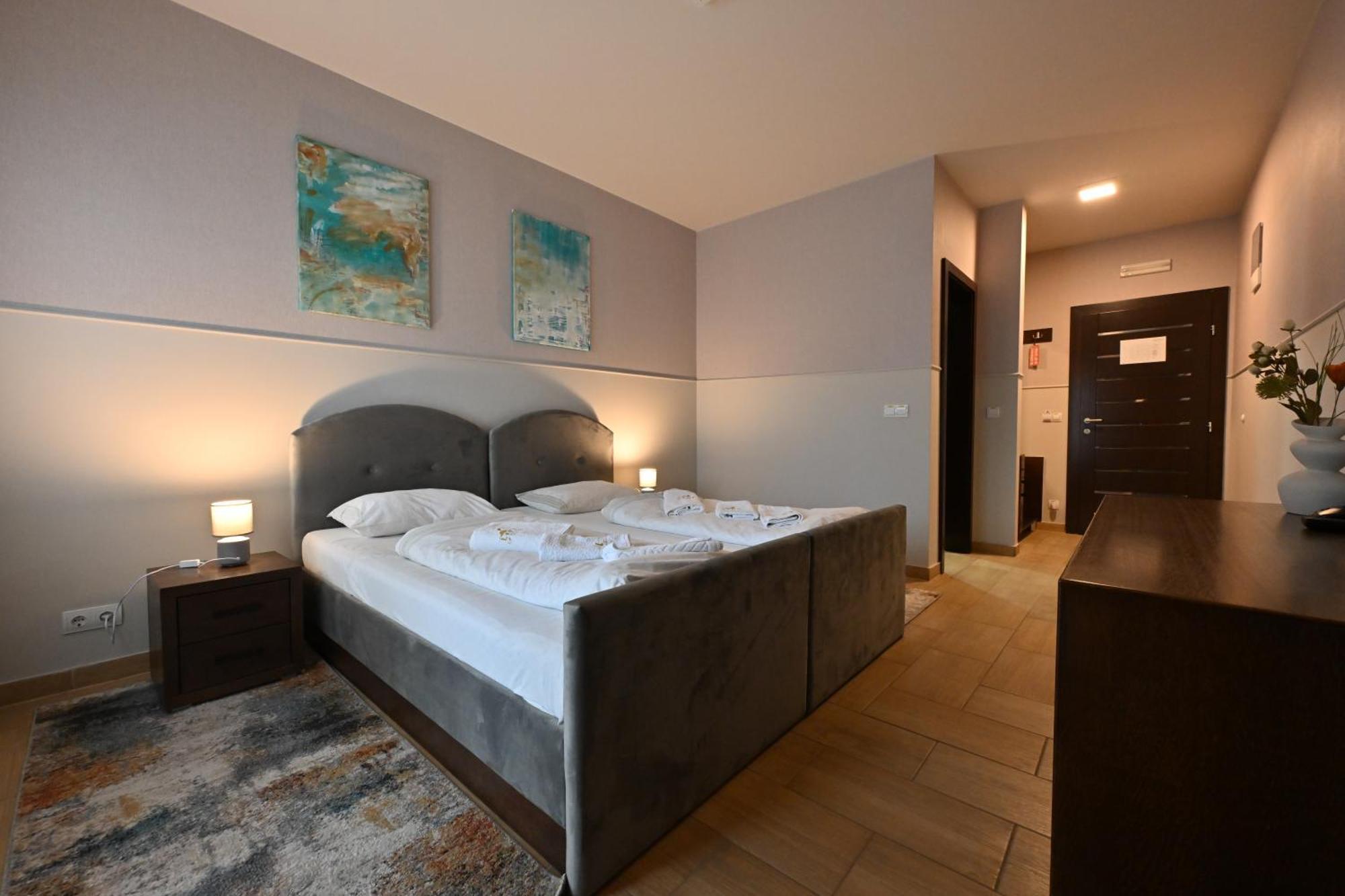 Hotel Lane Сьєниця Екстер'єр фото
