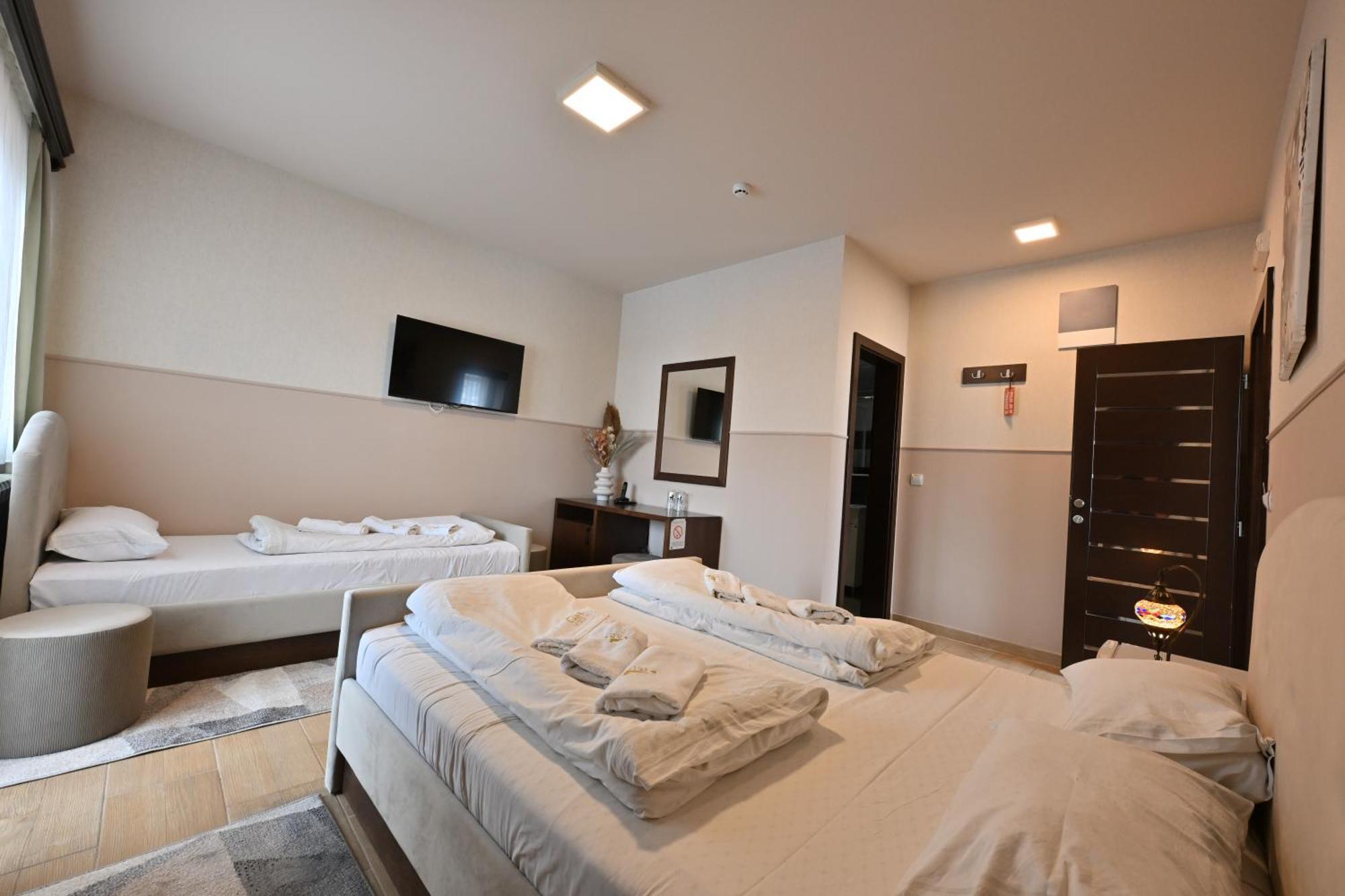 Hotel Lane Сьєниця Екстер'єр фото