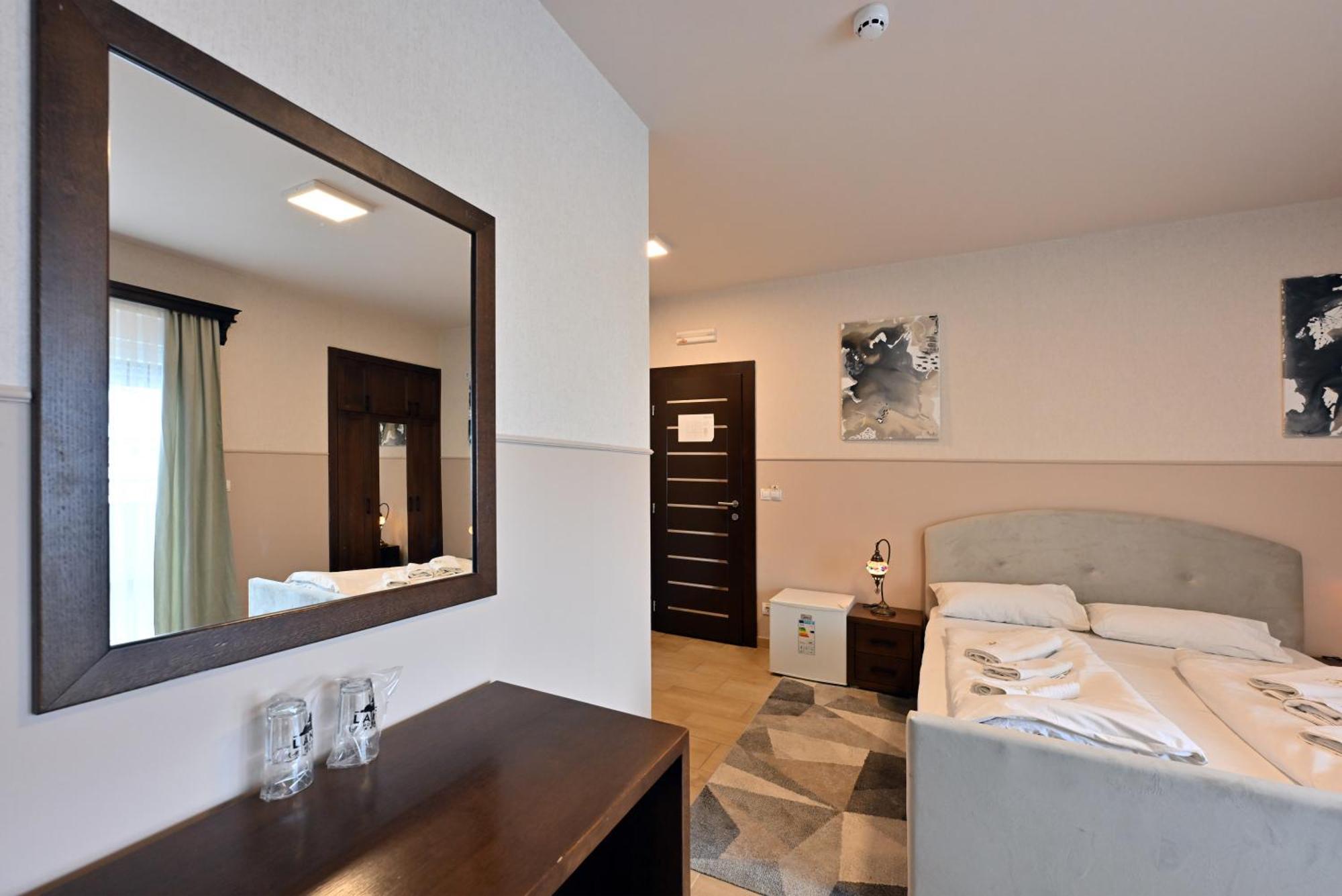 Hotel Lane Сьєниця Екстер'єр фото