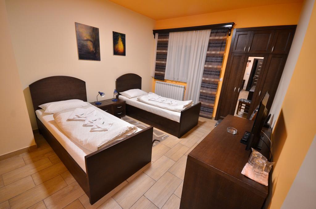 Hotel Lane Сьєниця Екстер'єр фото