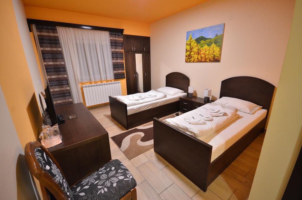 Hotel Lane Сьєниця Екстер'єр фото
