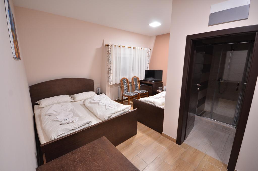 Hotel Lane Сьєниця Екстер'єр фото
